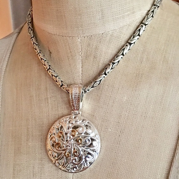 Gorgeous Silver Magnetic Medallion Necklace - Picture 2 of 6